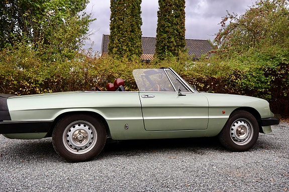 Alfa Romeo Spider 6 of 18
