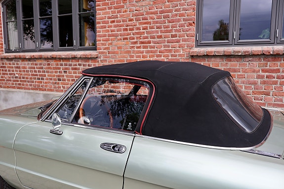 Alfa Romeo Spider 5 of 18