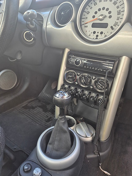 MINI Cooper 3 of 10