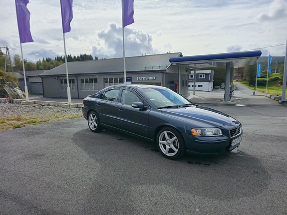 Volvo S60 2 of 30