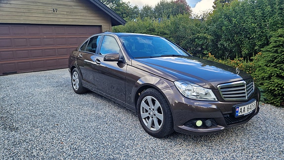 Mercedes-Benz C200 d 2 of 22