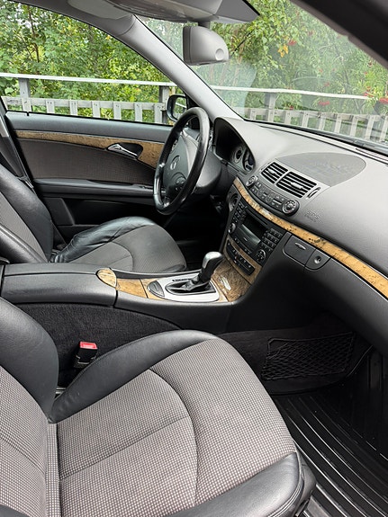 Mercedes-Benz E220 d 21 of 24
