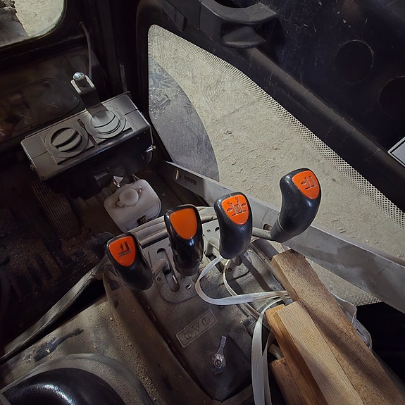 Doosan DOOSAN SERTIFISERT FOR 1 NYTT ÅR/3,5 TONN DIESELTRUCK / KUN 3.000 TIMER / SIDESKIFT OG SPREDERE PÅ GAFLENE 4 of 14