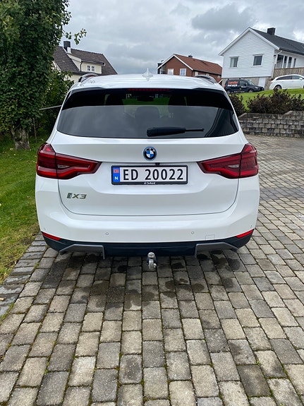 BMW iX3 4 of 16