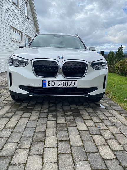BMW iX3 5 of 16