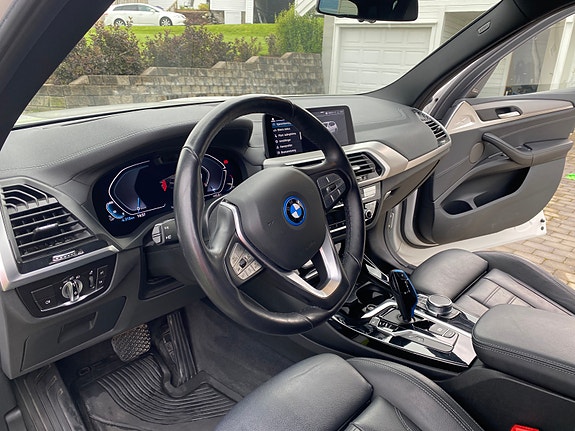 BMW iX3 12 of 16