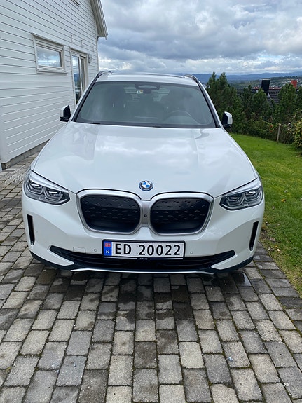 BMW iX3 3 of 16