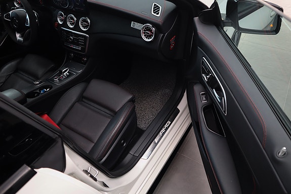 Mercedes-Benz CLA45 30 of 30