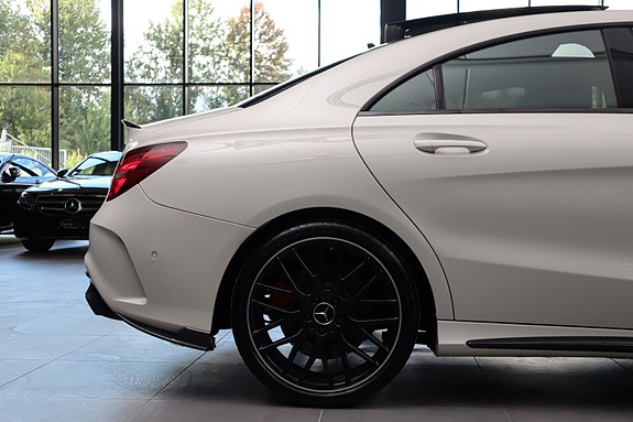 Mercedes-Benz CLA45 25 of 30