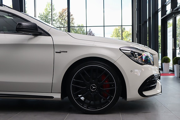 Mercedes-Benz CLA45 26 of 30