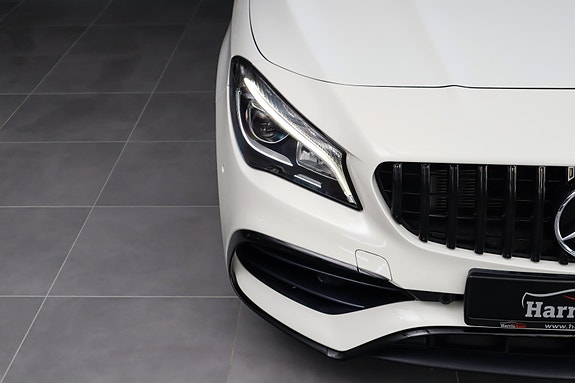 Mercedes-Benz CLA45 8 of 30