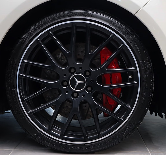 Mercedes-Benz CLA45 27 of 30