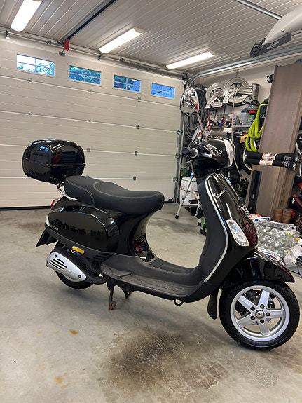 Vespa LX 50 4 of 16