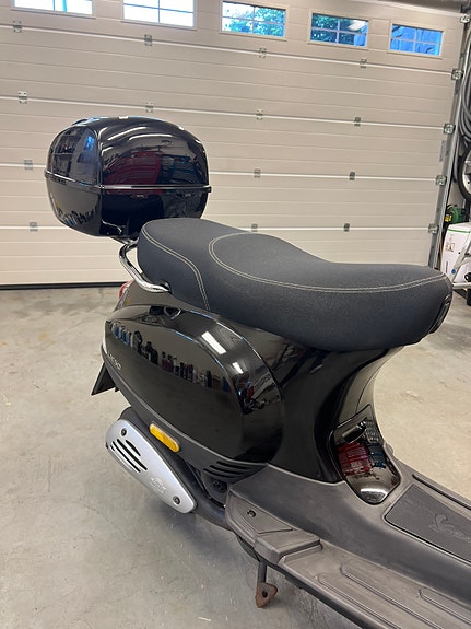 Vespa LX 50 6 of 16