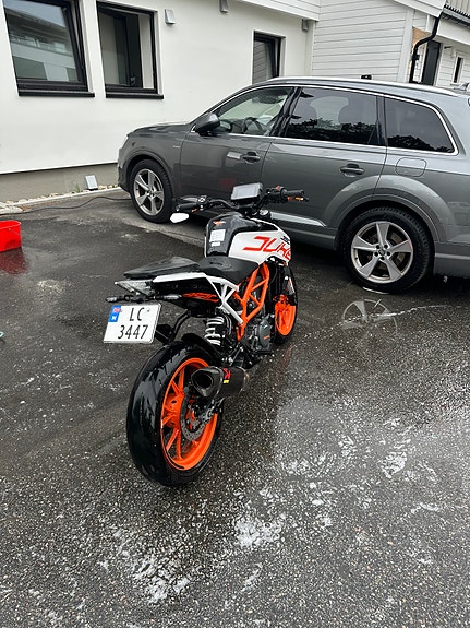 KTM 390 Duke 4 of 5