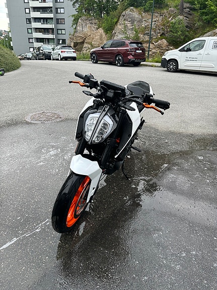 KTM 390 Duke 2 of 5