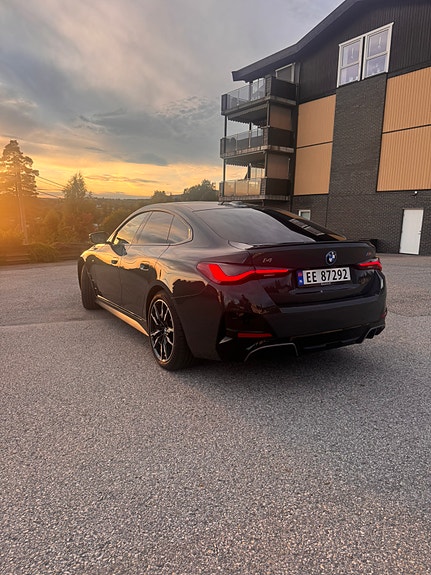 BMW i4 3 of 23