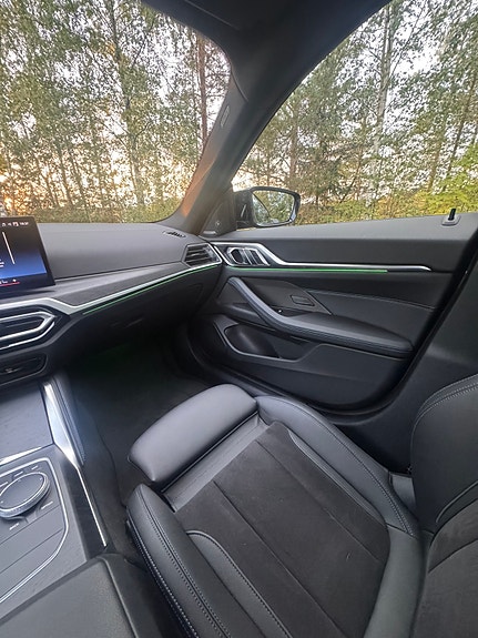 BMW i4 18 of 23