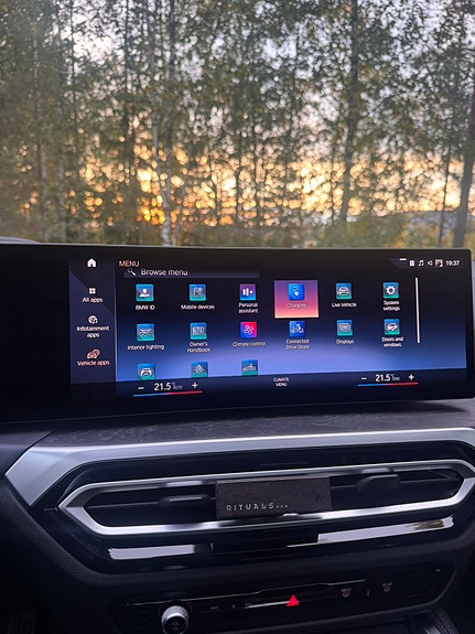 BMW i4 14 of 23