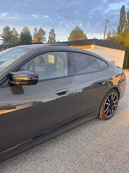 BMW i4 11 of 23