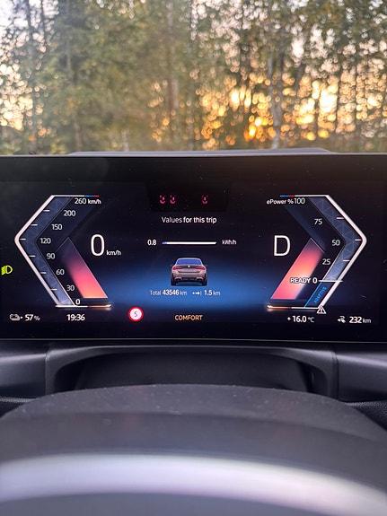 BMW i4 13 of 23