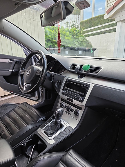 Volkswagen Passat 3 of 8