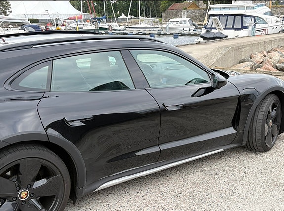 Porsche Taycan 4 7 of 13