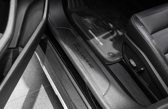 Porsche Taycan 4 8 of 13
