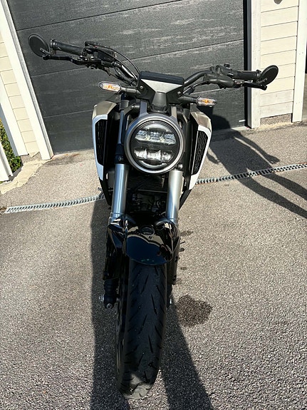 Honda CB125R 13 of 13