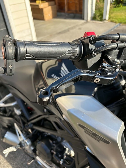Honda CB125R 7 of 13