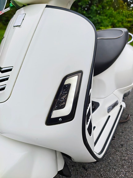 Vespa GTS 300 SuperSport 7 of 10