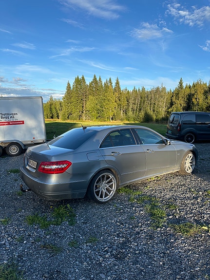 Mercedes-Benz E220 d 3 of 10