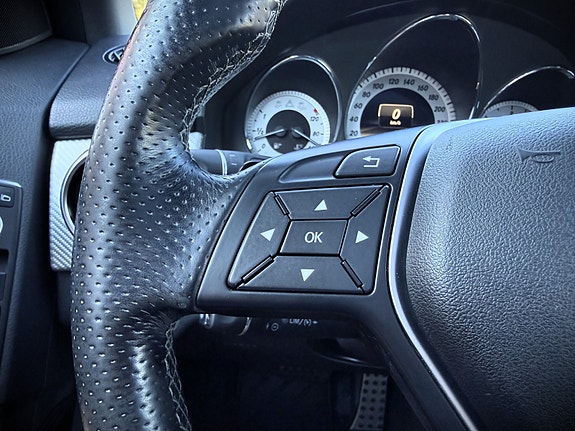 Mercedes-Benz GLK220 15 of 30