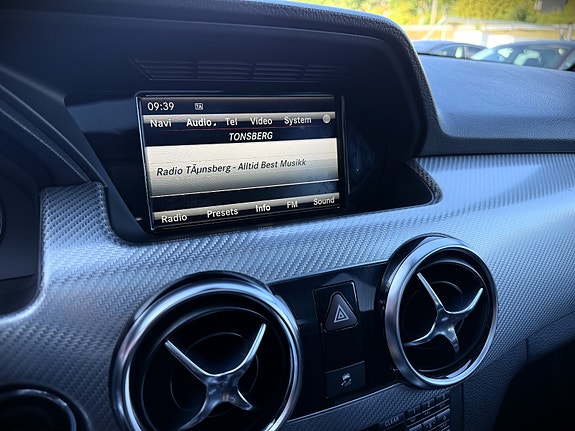Mercedes-Benz GLK220 9 of 30