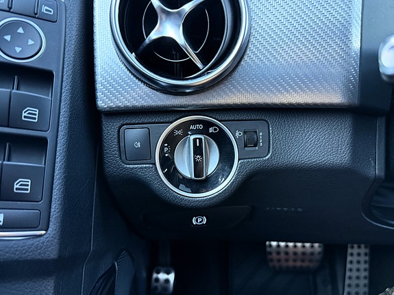 Mercedes-Benz GLK220 18 of 30