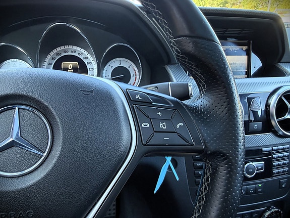 Mercedes-Benz GLK220 16 of 30
