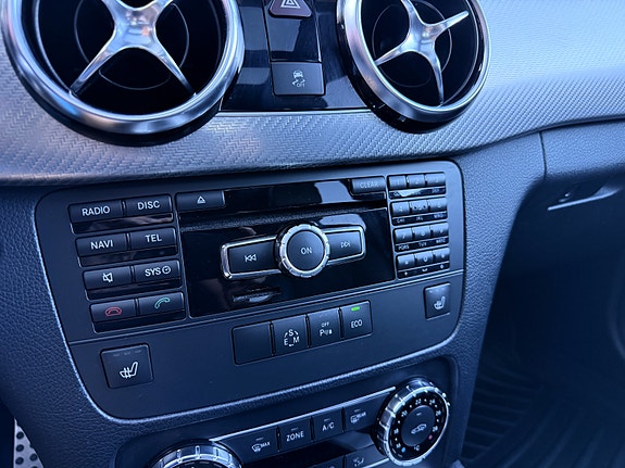 Mercedes-Benz GLK220 12 of 30
