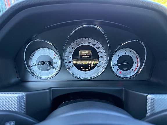 Mercedes-Benz GLK220 8 of 30