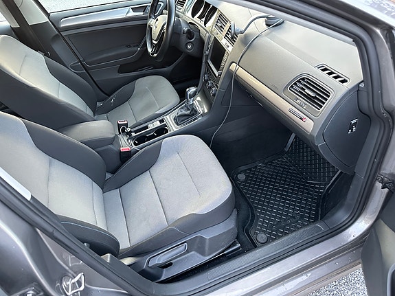Volkswagen e-Golf VII 21 of 24