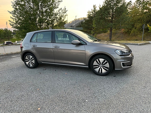 Volkswagen e-Golf VII 3 of 24