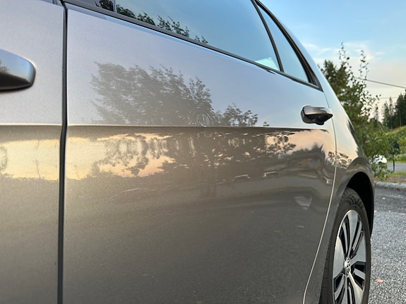 Volkswagen e-Golf VII 9 of 24