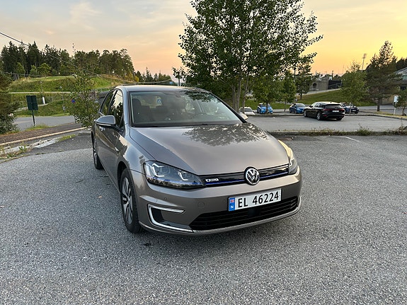 Volkswagen e-Golf VII 2 of 24
