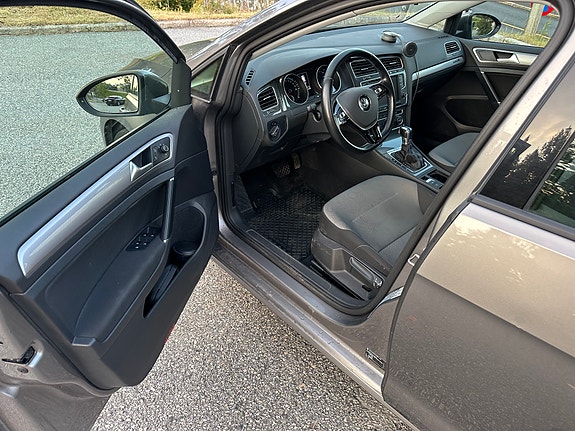 Volkswagen e-Golf VII 17 of 24