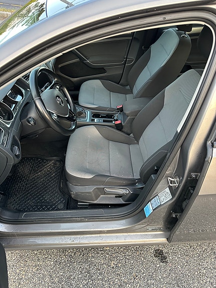 Volkswagen e-Golf VII 18 of 24