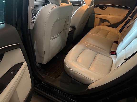 Volvo V70 10 of 23