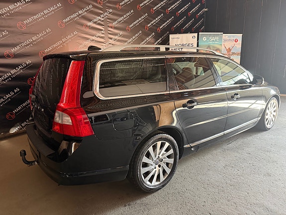 Volvo V70 2 of 23