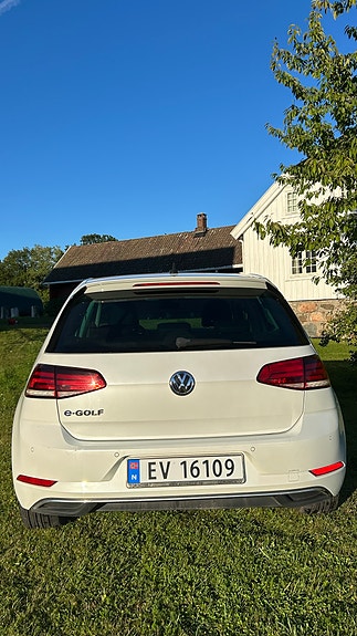 Volkswagen e-Golf VII 4 of 12