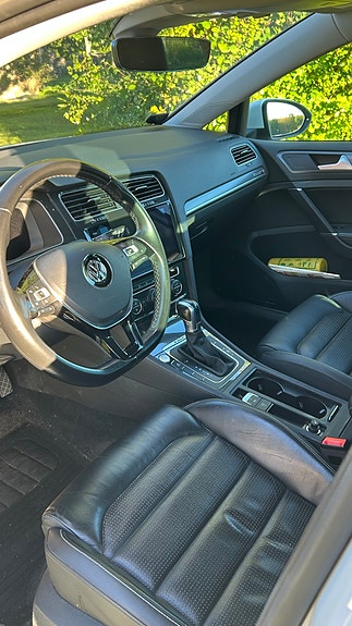 Volkswagen e-Golf VII 9 of 12