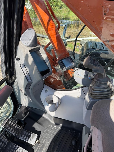 Hitachi ZX290LC-5B. 9 of 15