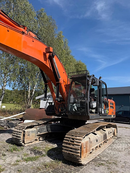 Hitachi ZX290LC-5B. 3 of 15